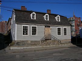2 bedroom Apt- in 1792 Restored Gambrel  in New London, CT