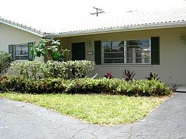 GORGEOUS 3/3/1 HEATED POOL DESIGNER HOME in Boca Raton, FL (Photo 4 of 4)