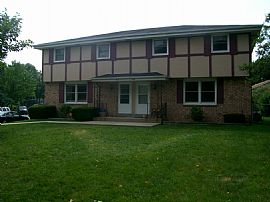 Large 3bed 1 1/2 ba w/ fenced yard & GA in Waukesha, WI