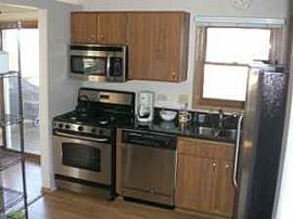 3br - Cleanest SFH / Split Level in Hanover Park, IL (Photo 4 of 6)