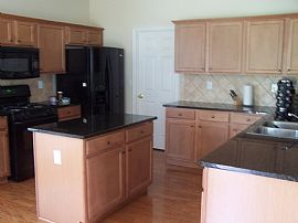 Adorobale spacious Home with low rent in Norcross, GA (Photo 3 of 4)