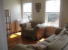 Bright & Charming 2 BR Condo in Swampscott, MA (Photo 4 of 5)