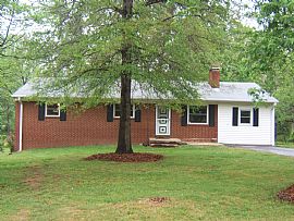 Quiet country setting with large yard in Kernersville, NC