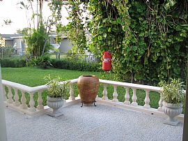 Single Family Home in Miami, FL