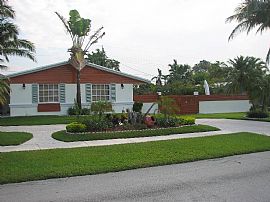 Single Family Home in Miami, FL (Photo 5 of 6)