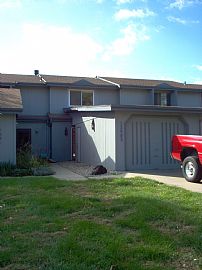 Clean Two Bedroom Townhome in Millard! in Omaha, NE