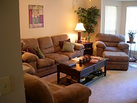 Beautiful 2 bed, 1.5 Bath Townhome Condo in Nashville, TN (Photo 3 of 4)