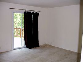 New Upgraded 4BR/2BA/3LVL Townhouse  in Lorton, VA (Photo 5 of 5)