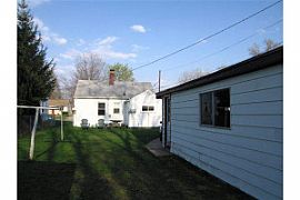 Cozy two bedroom single family home in Ypsilanti, MI (Photo 2 of 4)