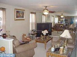 Beautiful Colonial Home 4bed 2.5 Bath Fo in Sicklerville, NJ (Photo 2 of 4)