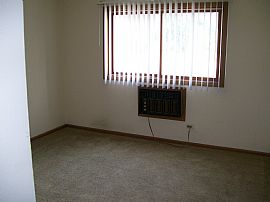 2 BDRM CONDO, WALK TO METRA in Wood Dale, IL (Photo 5 of 6)