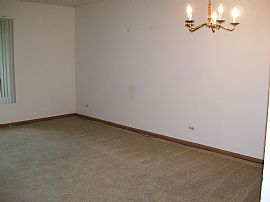 2 BDRM CONDO, WALK TO METRA in Wood Dale, IL (Photo 6 of 6)