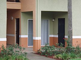 Cozy amenity-rich condominium in Apopka, FL