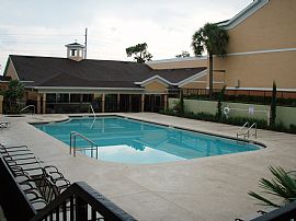 Cozy amenity-rich condominium in Apopka, FL (Photo 2 of 4)