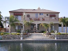Beautiful lakefront home in Bakersfield, CA (Photo 2 of 6)