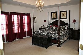 WELL MAINTAINED 4800 SQUARE FOOT HOME in Winchester, VA (Photo 4 of 6)