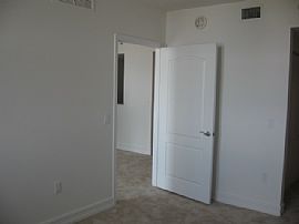 Beautiful 1/1 bet Miami Airp and Coral G in Miami, FL (Photo 2 of 6)