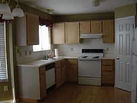 Attractive 2-story with Amenities in Wildwood, MO (Photo 3 of 3)