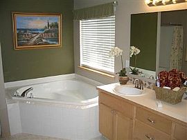 Great home on Culdesac in Puyallup, WA (Photo 3 of 5)
