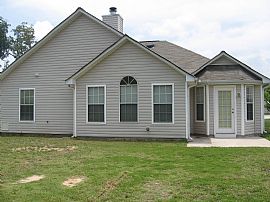 Beautiful 3/2 Ranch in Quiet Neighborhoo in Jonesboro, GA (Photo 6 of 6)