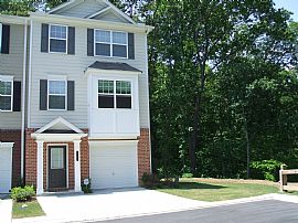 Beautiful Townhome Available ASAP!!! in Mableton, GA