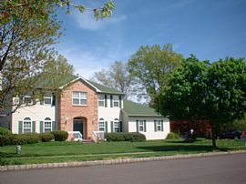 beautiful, modern, large 5 B/R house in Piscataway, NJ