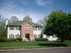 beautiful, modern, large 5 B/R house in Piscataway, NJ (Photo 2 of 3)