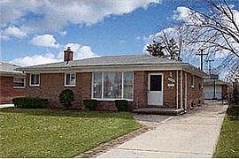 Partially furnished beautiful home in Garden City, MI