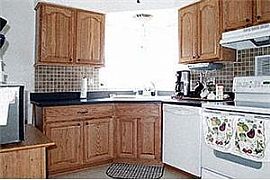 Partially furnished beautiful home in Garden City, MI (Photo 2 of 6)