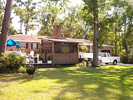 Waterfont Location with Lots of Extra's in Fairhope, AL