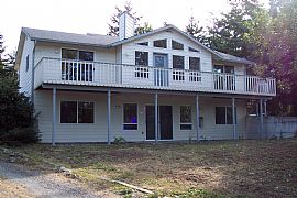 Very private home on 2 1/2 Acres in Oak Harbor, WA