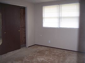 beautiful flower beds lovely ranch house in Belleville, MI (Photo 5 of 6)