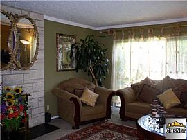 House for Rent in Woodland Hills, CA (Photo 2 of 5)