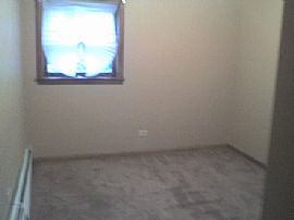 Blue Island 3bdrm in Blue Island, IL (Photo 2 of 6)