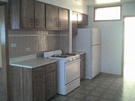 Blue Island 3bdrm in Blue Island, IL (Photo 3 of 6)