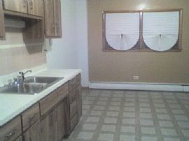 Blue Island 3bdrm in Blue Island, IL (Photo 4 of 6)