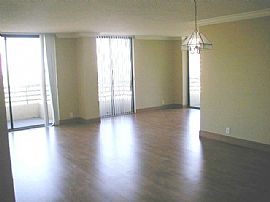 1st MONTH FREE - Newly remodeled 2/2 in Aventura, FL (Photo 3 of 6)