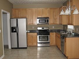 Elegant 5/2.5 Home in Great Community in Hampton, GA (Photo 2 of 6)