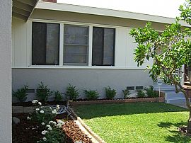 School and store close 3 bedroom home in Santa Ana, CA