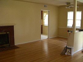 School and store close 3 bedroom home in Santa Ana, CA (Photo 2 of 6)