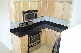 Townhouse w/2 Car Garage - Available Now in Tampa, FL (Photo 3 of 6)