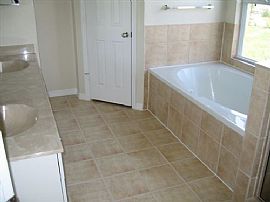 Townhouse w/2 Car Garage - Available Now in Tampa, FL (Photo 4 of 6)