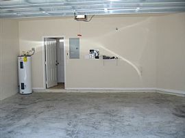Townhouse w/2 Car Garage - Available Now in Tampa, FL (Photo 5 of 6)
