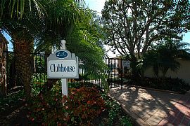 Private Guard Gated Exclusive Island 4+3 in Newport Beach, CA (Photo 4 of 6)