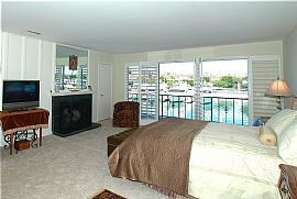 Private Guard Gated Exclusive Island 4+3 in Newport Beach, CA (Photo 6 of 6)