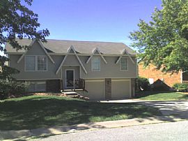 Great 3 Bed/2.5 Bath W/fin Basement in Olathe, KS (Photo 2 of 6)