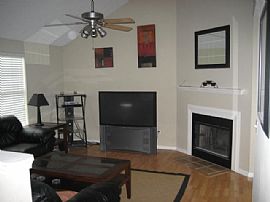 Great 3 Bed/2.5 Bath W/fin Basement in Olathe, KS (Photo 3 of 6)