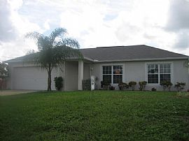 Nearly New Florida Family Home in Port Saint Lucie, FL