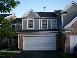 Charming 2 Bedroom Itasca Townhouse in Itasca, IL