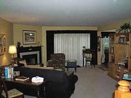 Charming 2 Bedroom Itasca Townhouse in Itasca, IL (Photo 2 of 5)